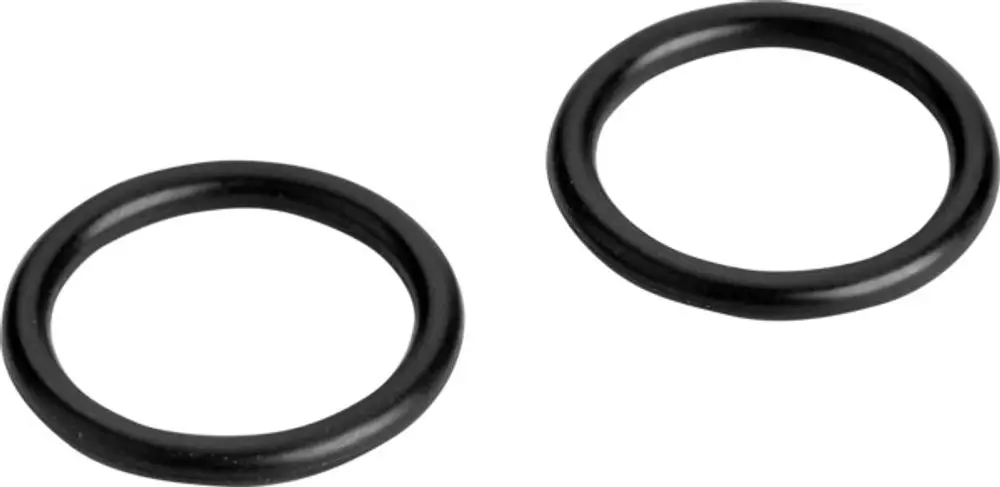 Zwei schwarze O-Ringe, die typischerweise in Sanitärinstallationen verwendet werden, möglicherweise von der Marke Ideal Standard.